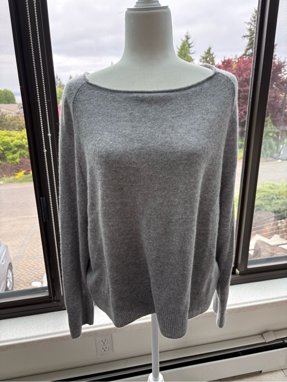 Quince Mongolian Cashmere boatneck sweater sz L